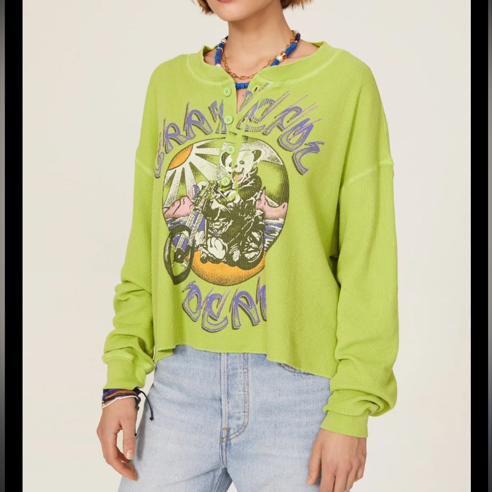 Daydreamer Grateful Dead Motorcycle Bear Cropped Henley Shirt Green Medium